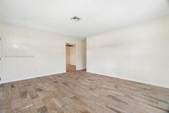 838 NW 10th Ave in Dania Beach, FL - Building Photo - Building Photo