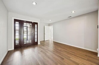 2801 Clearbrook Dr in Irving, TX - Building Photo - Building Photo