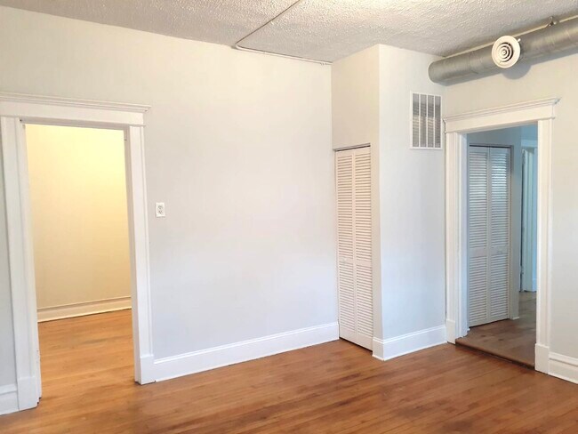 2215 S Albany Ave-Unit -1R in Chicago, IL - Building Photo - Building Photo