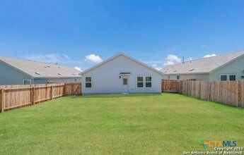 313 Cordova Xing in Seguin, TX - Building Photo - Building Photo