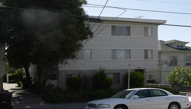 3556 Dimond Ave in Oakland, CA - Building Photo - Building Photo