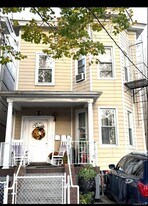 137 S 12th Ave in Mount Vernon, NY - Building Photo