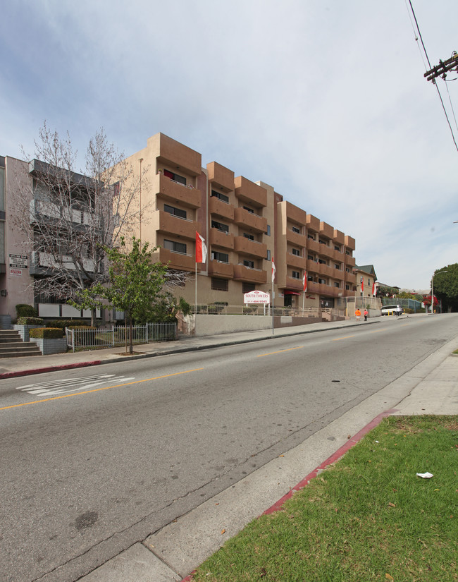 South Towers in Los Angeles, CA - Foto de edificio - Building Photo