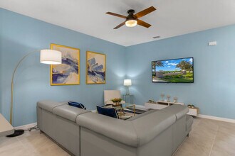 1828 Tropical Palms Cir in Kissimmee, FL - Foto de edificio - Building Photo