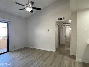 8055 E Thomas Rd in Scottsdale, AZ - Building Photo - Building Photo