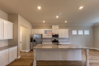 114 Mesa Dr in Glen Rose, TX - Building Photo - Building Photo