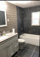 1951 Clinton Hwy in Clinton, TN - Foto de edificio - Building Photo