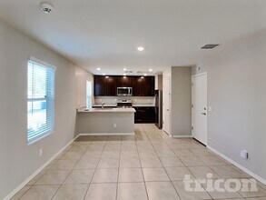 8023 W Albeniz Pl in Phoenix, AZ - Building Photo - Building Photo