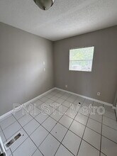 10342 Ross Cir in St. Louis, MO - Building Photo - Building Photo