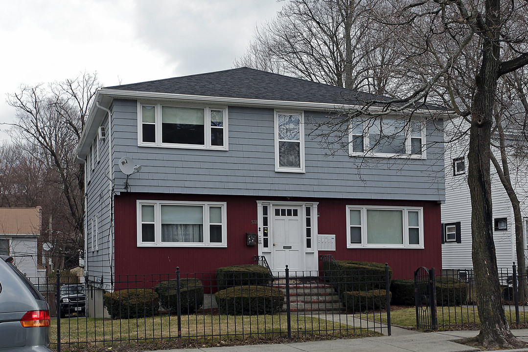 578 Adams St in Boston, MA - Building Photo