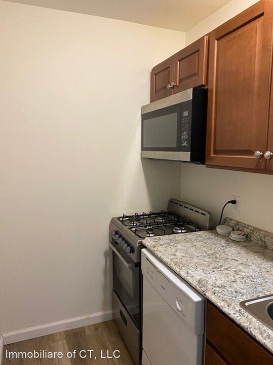124 Biruta St in New Britain, CT - Building Photo