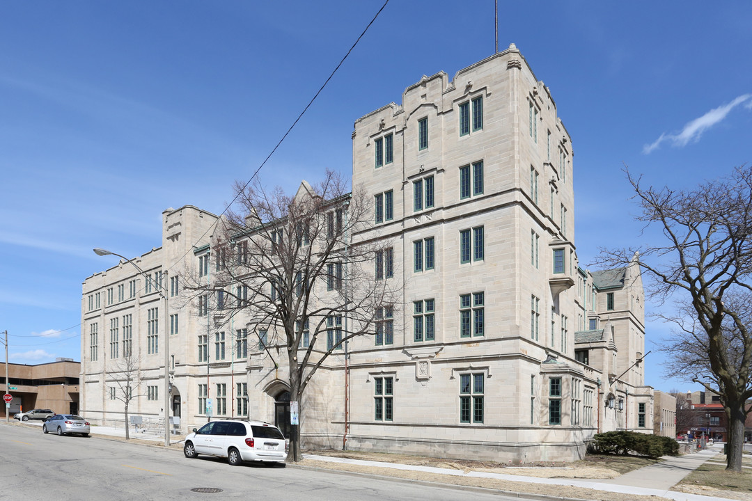 Residences at Library Park in Kenosha, WI - Building Photo