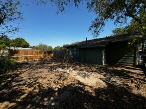 313 Flournoy Dr in Austin, TX - Building Photo - Building Photo