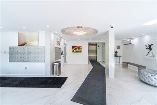 720 Collins Ave in Miami Beach, FL - Building Photo