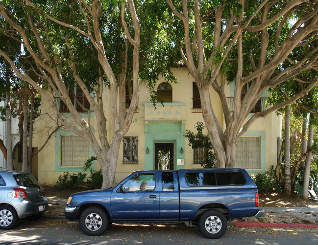 802 N Sweetzer Ave in Los Angeles, CA - Building Photo - Building Photo