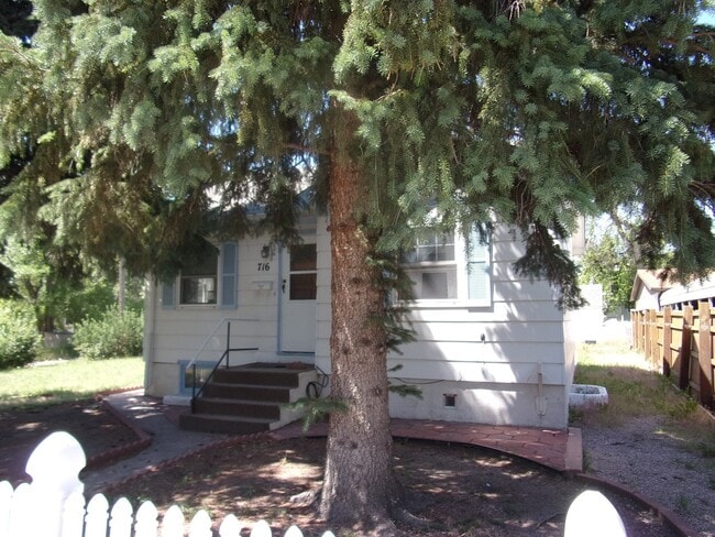 property at 716 Morrie Ave