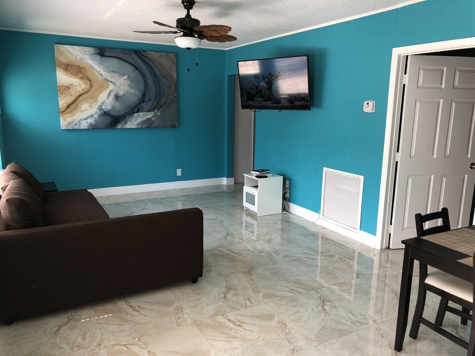 3221 NE 7th St in Pompano Beach, FL - Building Photo