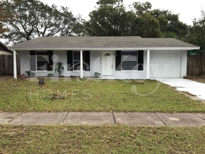 2503 Mary Sue St in Largo, FL - Building Photo