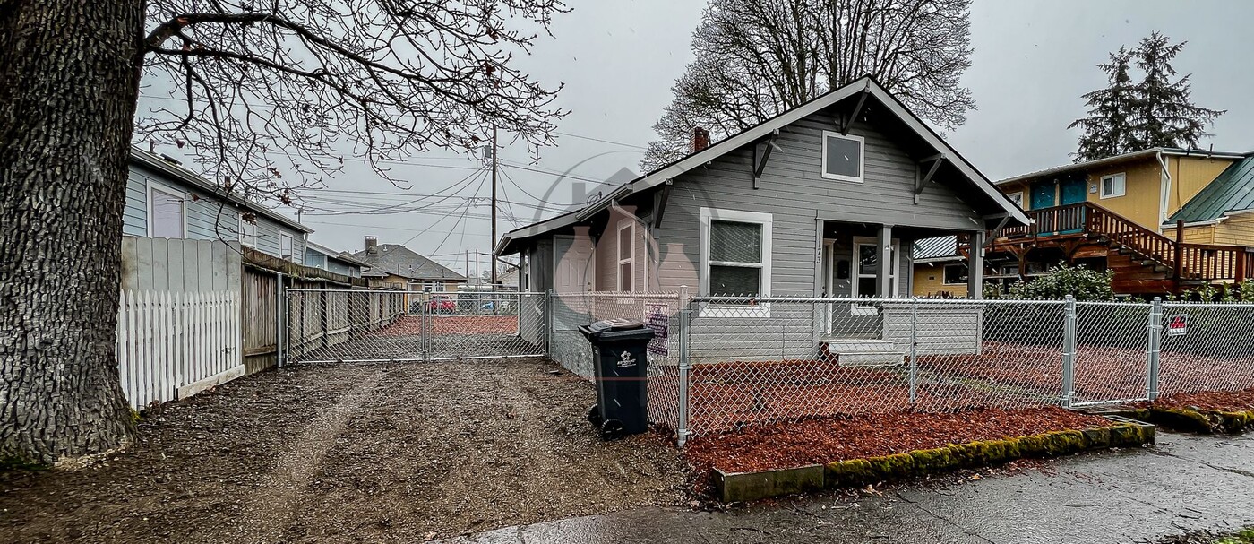 1173 15th St SE in Salem, OR - Building Photo