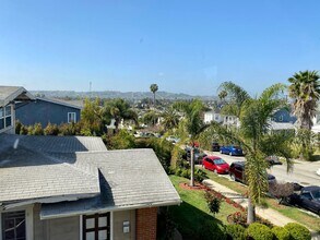 1916 S Longwood Ave, Unit 3 in Los Angeles, CA - Building Photo - Building Photo
