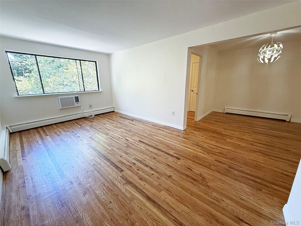 41-24 40th St in Queens, NY - Building Photo