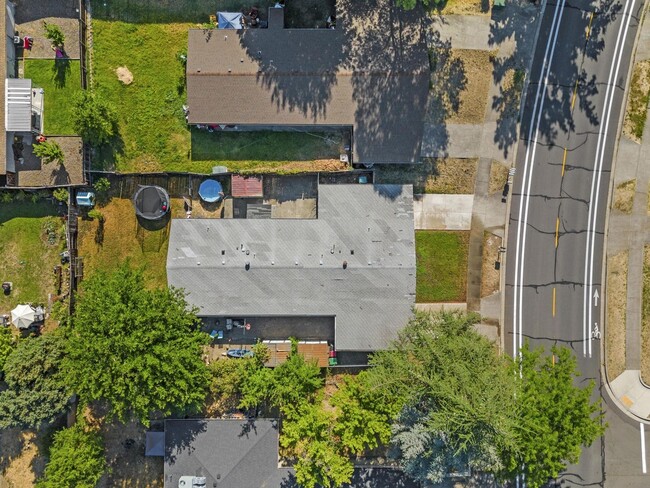 3003-3003 Juanipero Way in Medford, OR - Building Photo - Building Photo