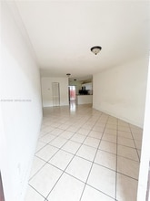 11051 W Okeechobee Rd, Unit 10-1 in Hialeah, FL - Foto de edificio - Building Photo