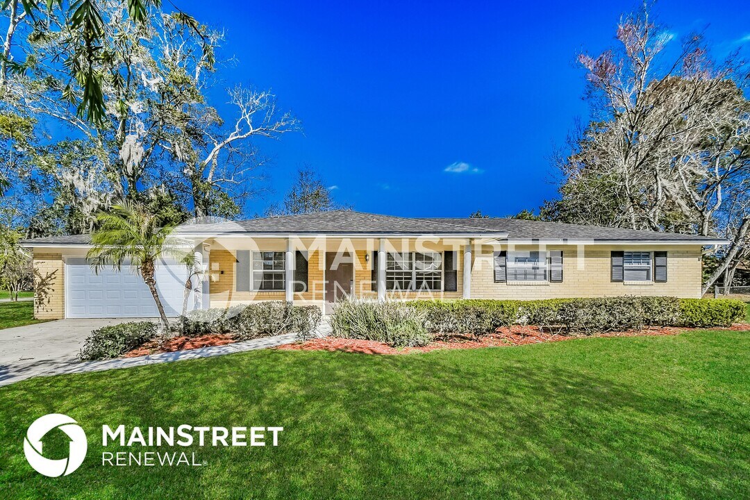 1113 Grove Park Dr S in Orange Park, FL - Building Photo