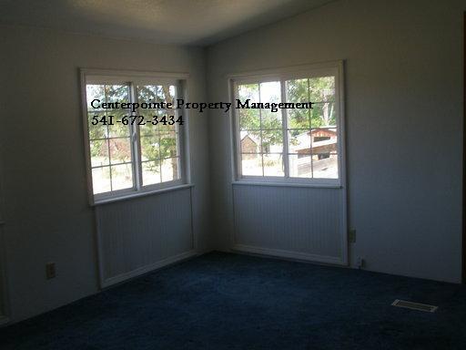 1814 Trails End Ln in Sutherlin, OR - Building Photo - Building Photo