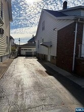 23 Barrington Ave in Clifton, NJ - Foto de edificio - Building Photo