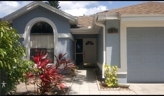 2613 Liz Ln in Kissimmee, FL - Building Photo