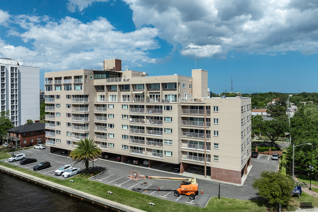 The Le Baron in Jacksonville, FL - Foto de edificio