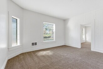 5020 SE 92nd Ave in Portland, OR - Building Photo - Building Photo