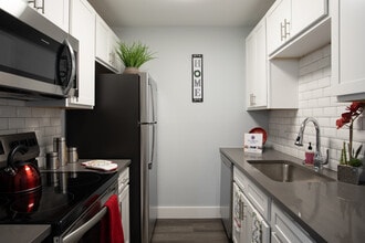 The Springs at 1100 Apartment Homes in Killeen, TX - Building Photo - Interior Photo