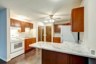 Edgerton Highlands in Maplewood, MN - Building Photo