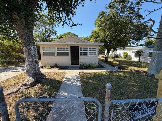 property at 805 NW 4th Ave