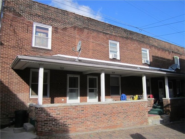 501 Jackson Ave in Vandergrift, PA - Building Photo - Building Photo