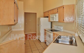 466 Oldfield Dr in Orange Park, FL - Building Photo - Building Photo