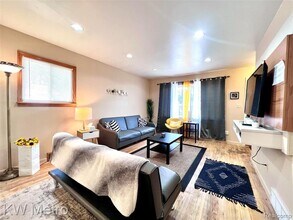 26381 Osmun St in Madison Heights, MI - Building Photo - Building Photo