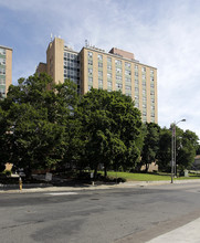 Webster Square Towers East and West in Worcester, MA - Foto de edificio - Building Photo