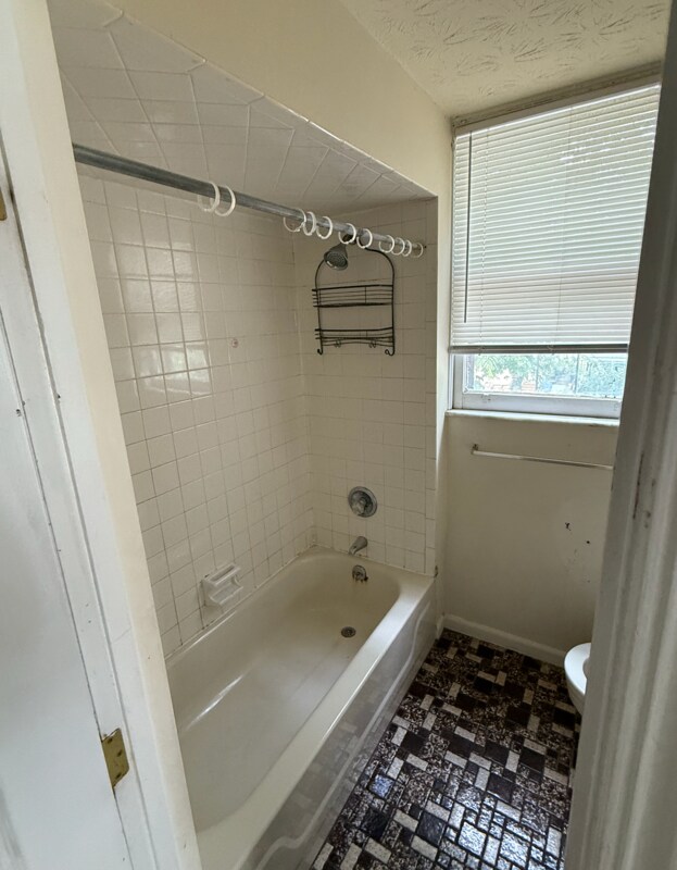 212 McClelland Ave in St Bernard, OH - Foto de edificio - Building Photo
