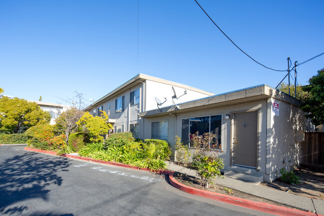 Marian Court Apartments in San Rafael, CA - Building Photo - Primary Photo