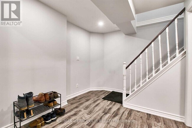 42 Reed Dr in Ajax, ON - Building Photo - Building Photo