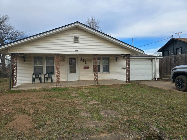 property at 221 E Lincoln Ave