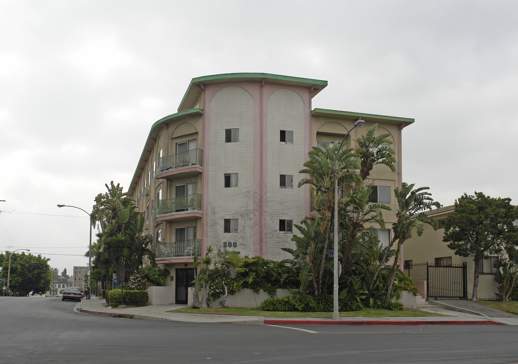 Mariposa Apartments in Los Angeles, CA - Building Photo