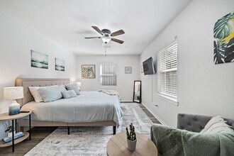 3330 Avenue O 1/2 in Galveston, TX - Foto de edificio - Building Photo