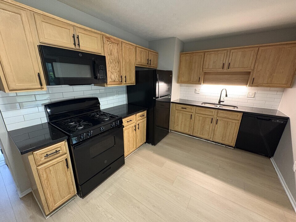 2526 Queenswood Dr in Columbus, OH - Building Photo