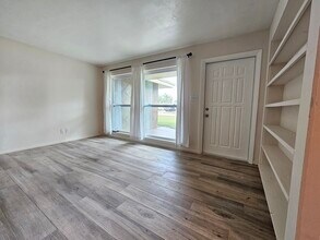 3823 Monica Pkwy in Sarasota, FL - Foto de edificio - Building Photo