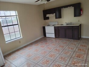 1013 N Canada Ave, Unit 5 in Laredo, TX - Building Photo - Building Photo