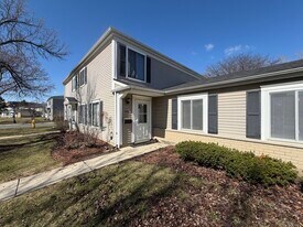 1152 Cove Dr in Prospect Heights, IL - Building Photo